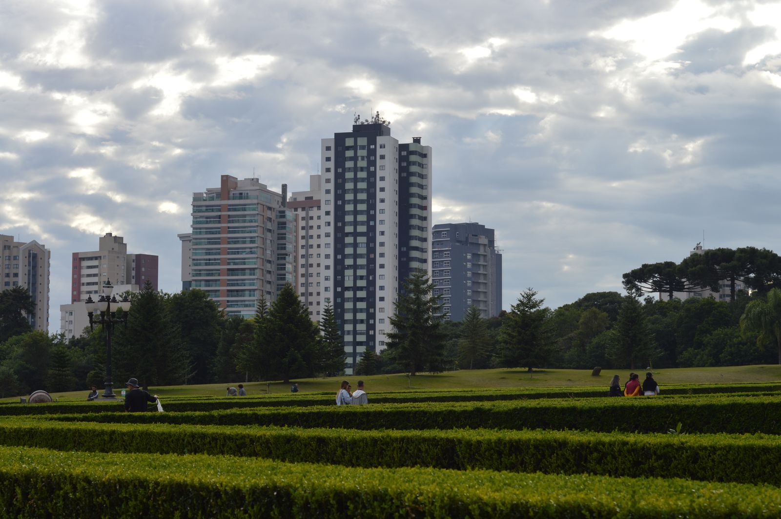 Vista real de Curitiba a partir do Jardim Botânico, Paraná